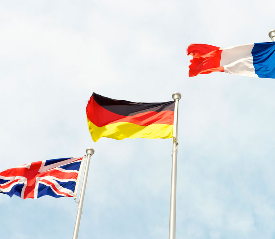 Германия франция сравнения. Великобритания Франция Германия. Флаги Германии Франции и Британии. Флаг Франции и Великобритании. Флаг Германии и Франции.