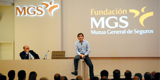 Charla del ciclista Perico Delgado para la Fundación MGS