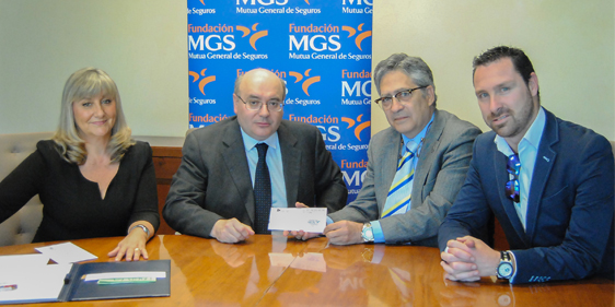 Entrega de la aportación de la Fundación MGS a Federación Nacional ASPAYM