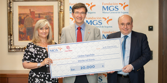 La Fundación MGS entrega a Cáritas los 20.000 euros recaudados por la venta de su Calendario Solidario 2015