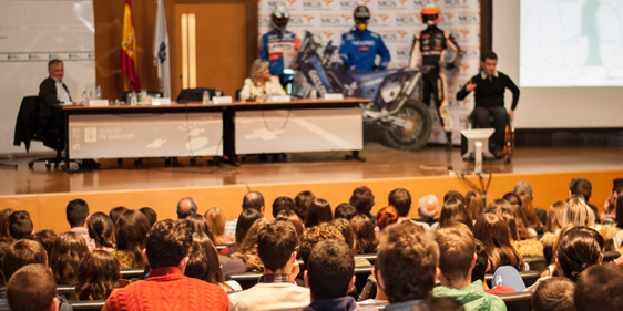La Fundación MGS y la Xunta de Galicia impulsan una charla con el piloto Isidre Esteve para más de 400 jóvenes en Lugo